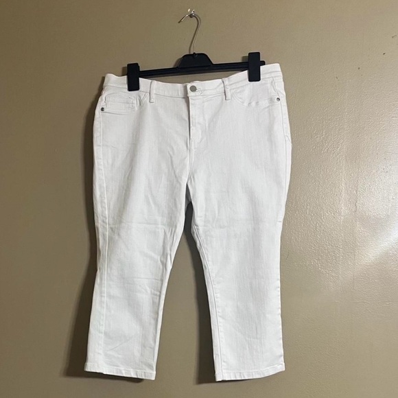 Soho NY&Co Leggings Sz 18 White Crop Summer Vacation Cruise Wear Casual Stretchy - Picture 1 of 6